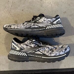 Brooks Adrenaline GTS Men's Athletic Shoes - Black and White